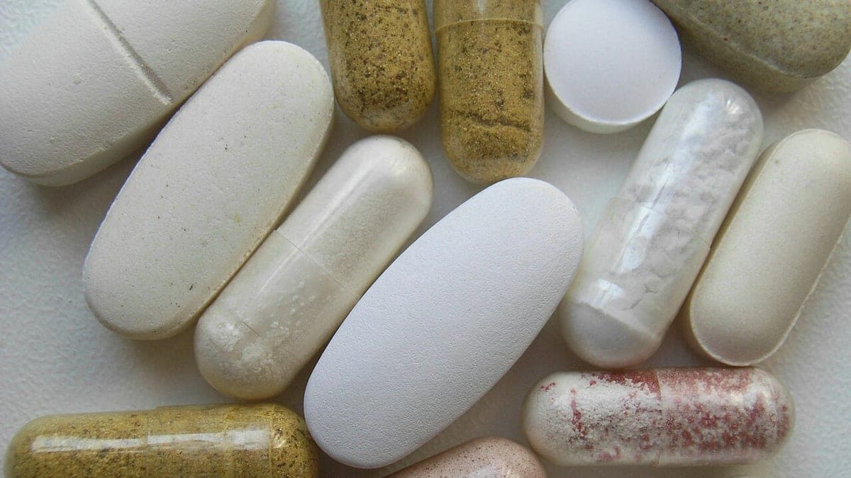 Ilustrasi artikel Vitamin Ibu Hamil: Jenis, Manfaat, dan Aturan Minumnya